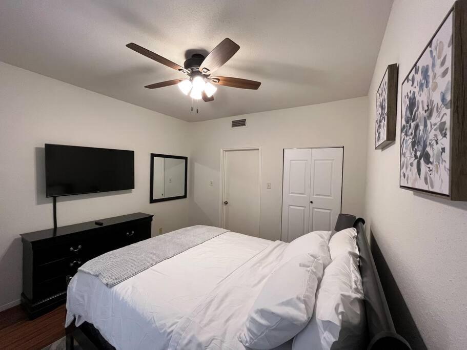 Home Away From Home-Cozy 2 Bdrm Condo/Med Cntr/Nrg Хьюстон Экстерьер фото